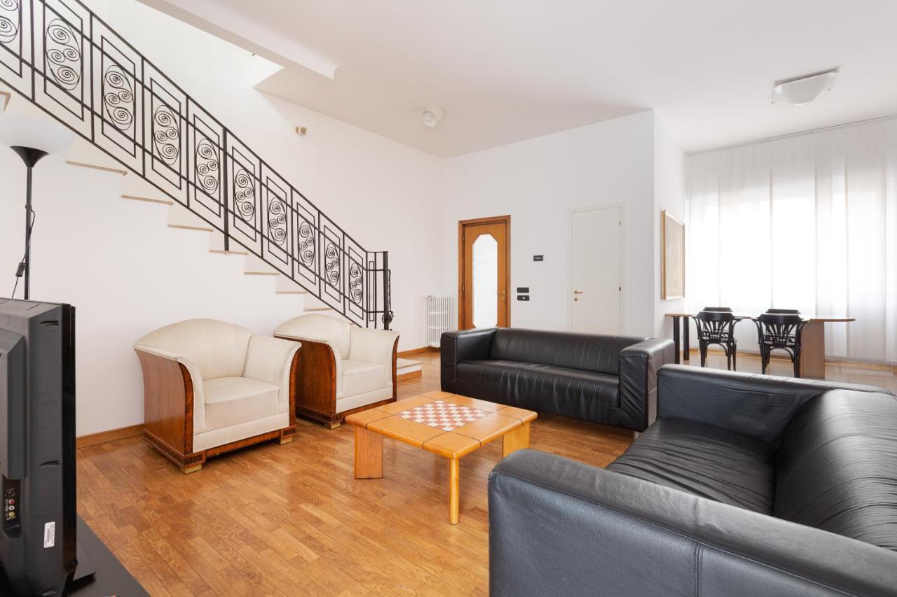 Ca' Stellini - Comoda Casa Indipendente Con Parcheggio Privato Milão Exterior foto